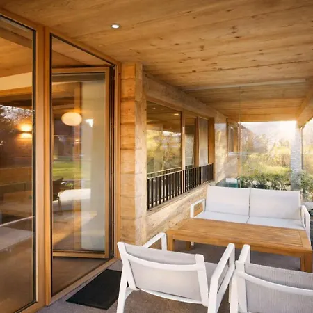 Racing - Terrace & Sauna Access